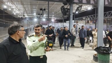 آب خنک به طور دائم بین زوار توزیع میشود