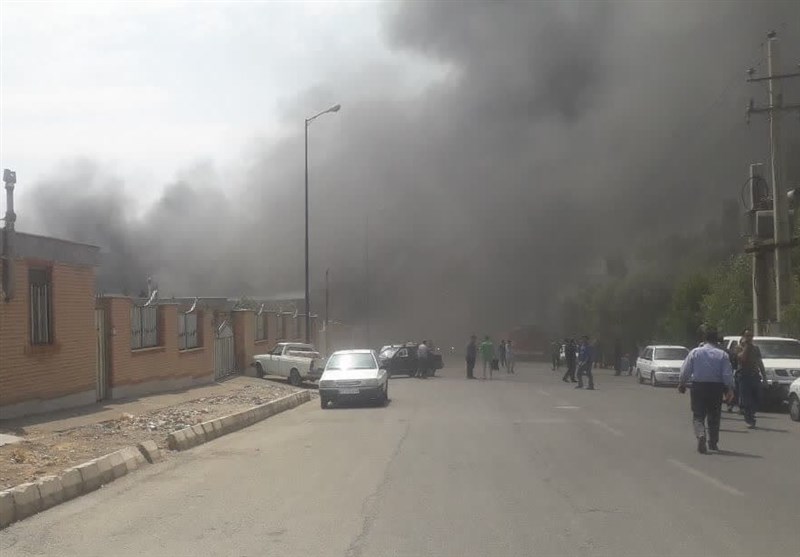 آتشسوزی در ۲ کارخانه شهرک صنعتی ایوانکی/ ۴ مصدوم تاکنون