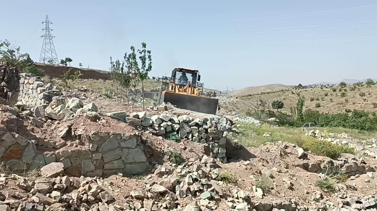 آزادسازی ۱۳ هزار متر از اراضی کشاورزی در اسلامشهر/ باغویلا تخریب شد