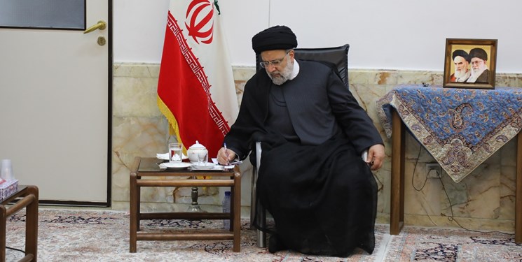 آیتالله رئیسی: اولویت دولت اقتصاد است اما از فرهنگ غافل نمیشویم