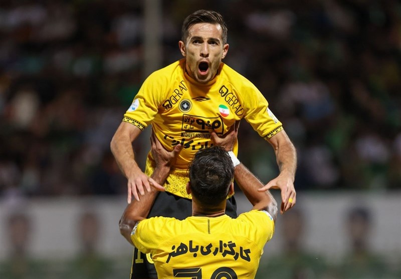 احمدزاده: استقلال بسته بازی میکرد/ از همتیمیهایم عذرخواهی میکنم