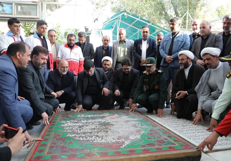 ادای احترام استاندار قم و جمعی از مدیران و کارکنان دستگاههای اجرایی به مقام شامخ شهیدان