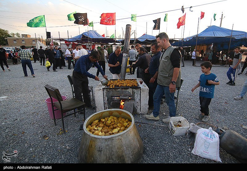 اعزام ۳۲۶۰ کامیون حامل مواکب از مرز مهران به عراق