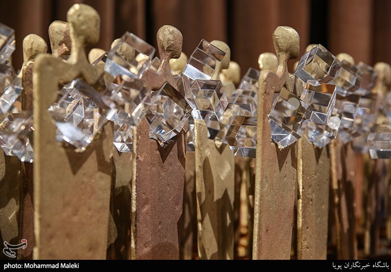 اعطای تندیس ملی فداکاری به جوان فداکار حادثه تروریستی شاهچراغ