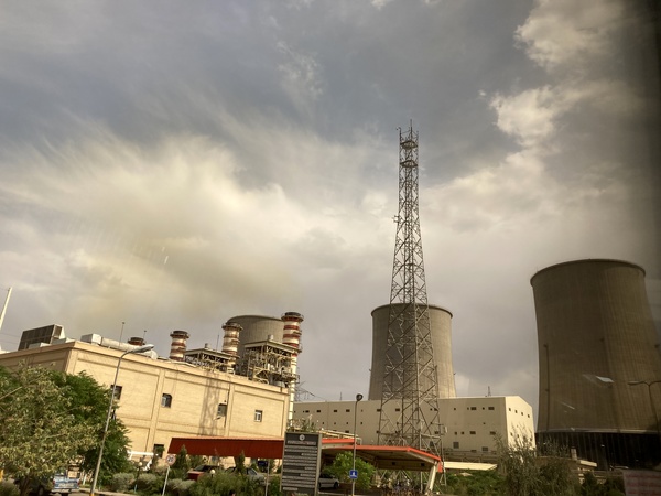 افزایش ساعات کاری نیروگاههای پیر برای جبران کسری برق/ بدهیها، سرمایهگذاری در صنعت برق را صفر میکند