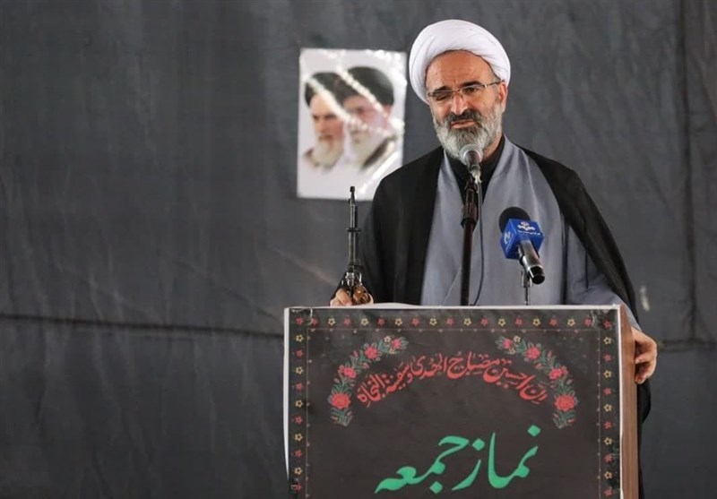 امامجمعه سمنان: مردم در بخش صنایع کوچک سرمایهگذاری کنند