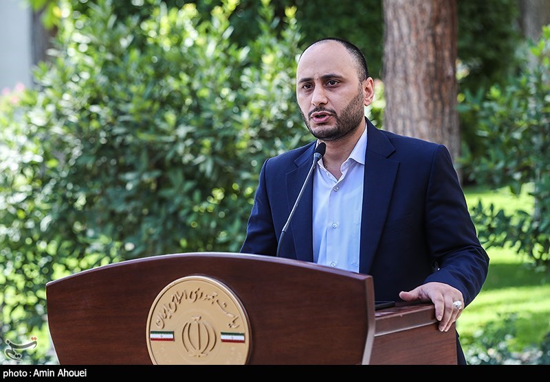 بهادری جهرمی: آئیننامه واردات خودروهای حملو نقل عمومی تصویب شد