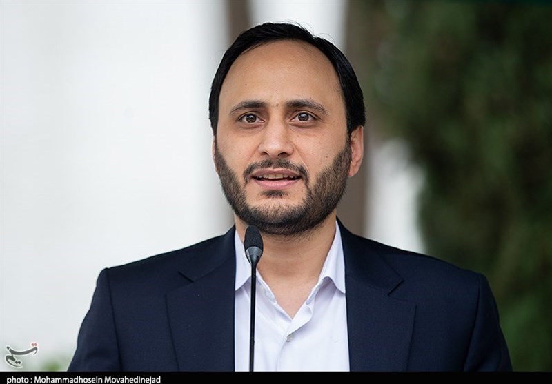 بهادریجهرمی: قله تورم ۱۰۰ سال اخیر در دولت گذشته بود