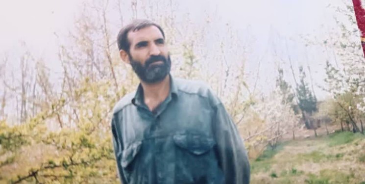 بوسیدن خاک وطن به وقت آزادی