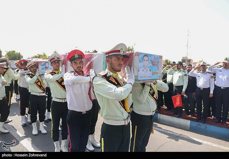 تشییع باشکوه ۲ شهید تروریستی حرم شاهچراغ (ع) در شیراز/ اعلام انزجار مردم از تروریستها + تصاویر