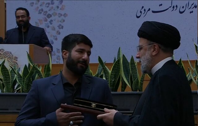 تقدیر رئیسجمهوری از خادم حرم شاهچراغ