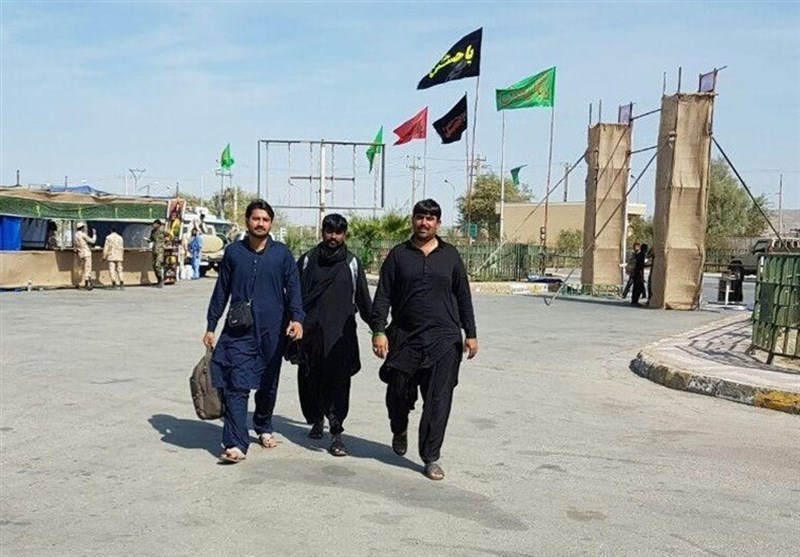 خدمترسانی به زائران پاکستانی اربعین در نقطه صفر مرزی میرجاوه/ عشق به حسین مرز نمیشناسد + فیلم