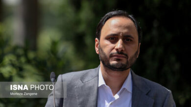 دولت در سفرهای خارجی به جای عکس دستهجمعی، ربات جراح ساخت ایران را با خود میبرد