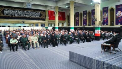 رهبر انقلاب: استفاده از شیوههای تاثیرگذار برای حفظ نام و راه شهیدان ضروری است