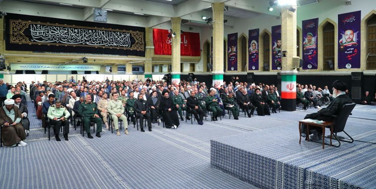 رهبر انقلاب: استفاده از شیوههای تاثیرگذار برای حفظ نام و راه شهیدان ضروری است
