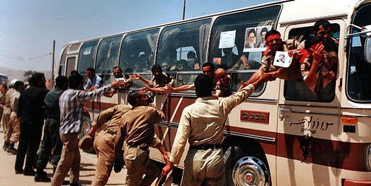 روایتی از کتابت قرآن روی ورقهای کارتن