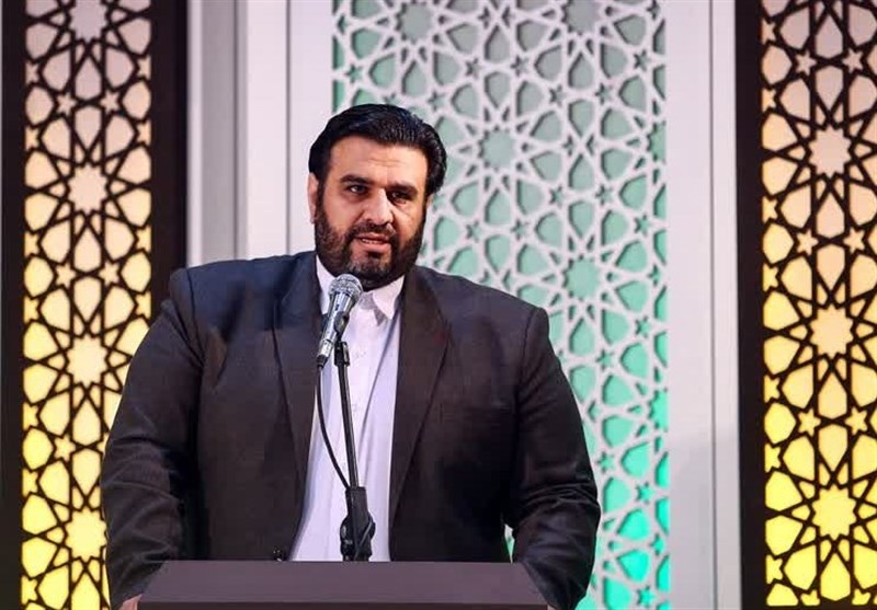 فعالان قرآنی باید بیرق حمایت از کتاب آسمانی را برافراشته کنند