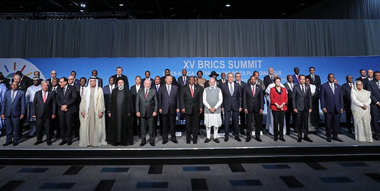 متفکر آزاد: «بریکس» مسیری برای شکستن آقایی دلار است