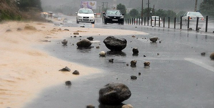 هشدار ریزش سنگ در جادههای کوهستانی مازندران