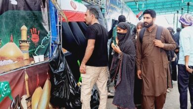 ورود خیل عظیم زائران پاکستانی به ایران از مرز میرجاوه/ همه برای خدمت به زائران به خط شدهاند + تصاویر