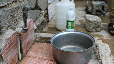 کام تلخ اهالی روستایی در کهگیلویه از آب شرب/ آب و فاضلاب پاسخگو نیست! + فیلم