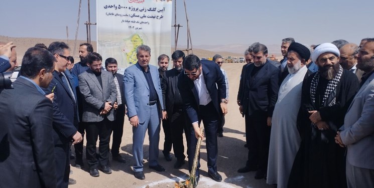 کلنگزنی پروژه احداث 5هزار خانه ویلایی با حضور وزیر راه درقم