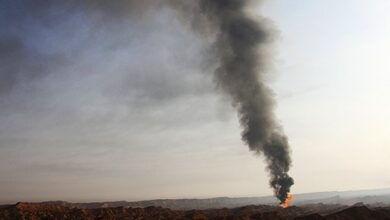 کمک به مهار آتش خط لوله حادثه دیده توسط شرکت خطوط لوله و مخابرات