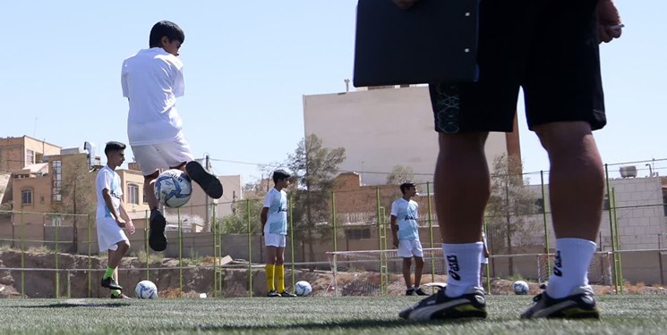 کودکان کار اینجا فوتبالیست میشوند