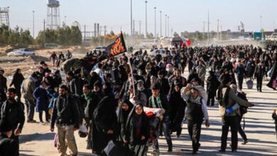 ۱۰ روز تا اربعین؛ اینجا مرز مهران و تردد روان جمعیت انبوه/ زائران یک به یک از راه میرسند + فیلم