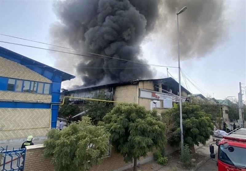 آتشسوزی در کارخانه پلاستیک شهرک صنعتی پرند