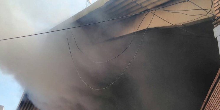 آتشسوزی یک انبار نوشتافزار در خیابان معراج