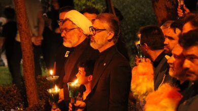 آیین شمعگردانی شام غریبان شهادت امام رضا(ع) در کاشان برگزار شد + تصویر