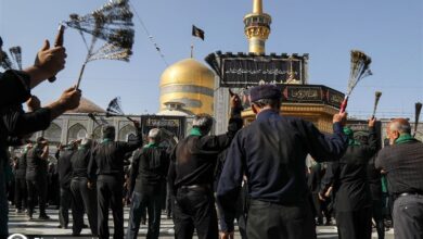 اجتماع میلیونی زائران در مشهدالرضا/ عزاداران نوای “یا رضا رضا” سر میدهند و بر سر و سینه میزنند +فیلم