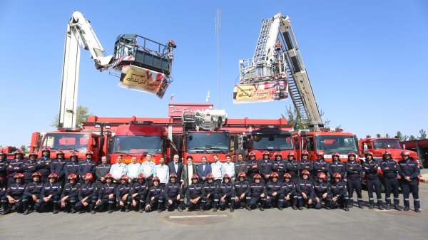 ادای احترام رئیسی به شهدای گمنام در مجتمع فولاد مبارکه و گفتوگو با نیروهای آتشنشانی