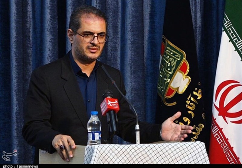 استاندار کردستان: باید برای حل مشکلات از دفاع مقدس الهام بگیریم