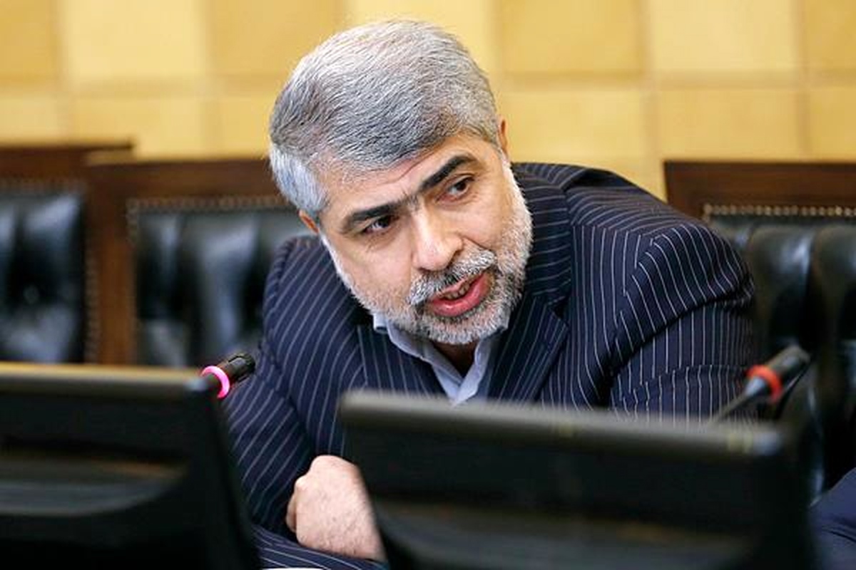 افزایش حقوق کارگران و کارمندان در دستور کار قرار گیرد