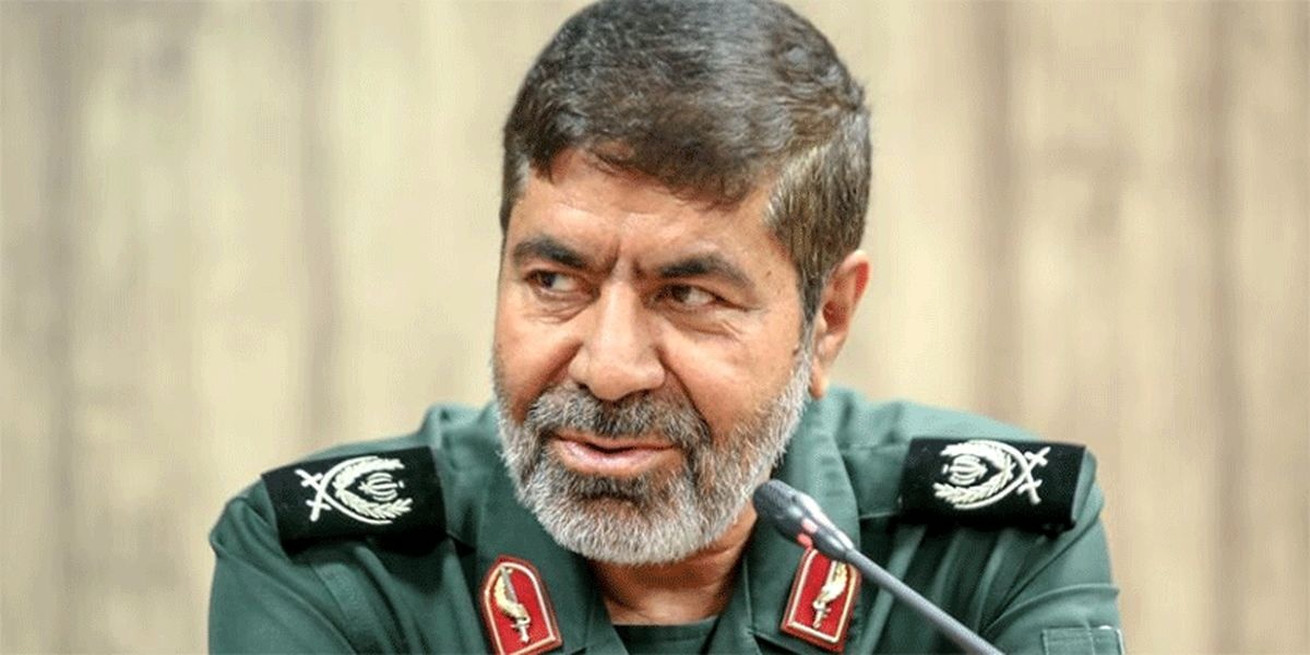 امام به برکت انقلاب اسلامی کشور را از حلقوم امریکا و انگلیس بیرون کشید