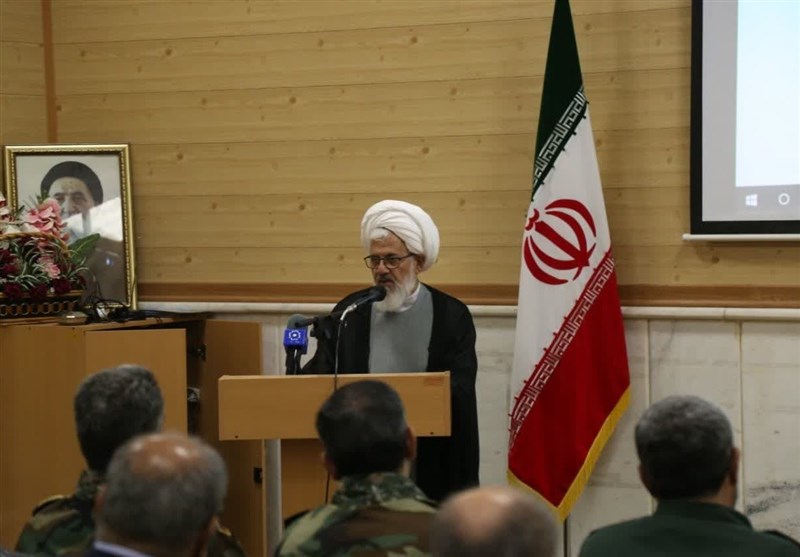 امام جمعه زنجان: واقعیتهای دوران دفاع مقدس به نسل نوجوان و جوان منتقل شود