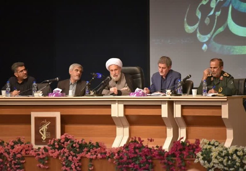 امام جمعه شیراز: در ۱۵۰ سال اخیر هر چه به سمت آمریکا، انگلیس و اروپا رفتیم وضعیت ایران خرابتر شد