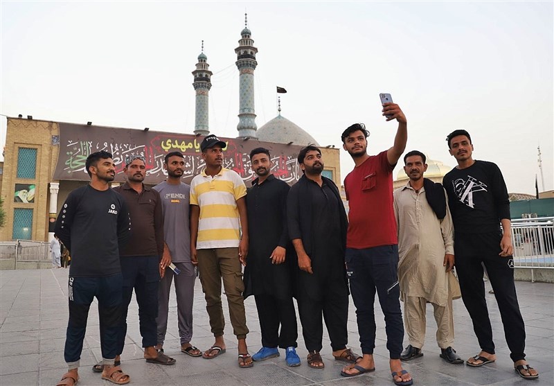 امامزاده شاه جمال (ع) و مسجد مقدس جمکران میزبان زائران خارجی