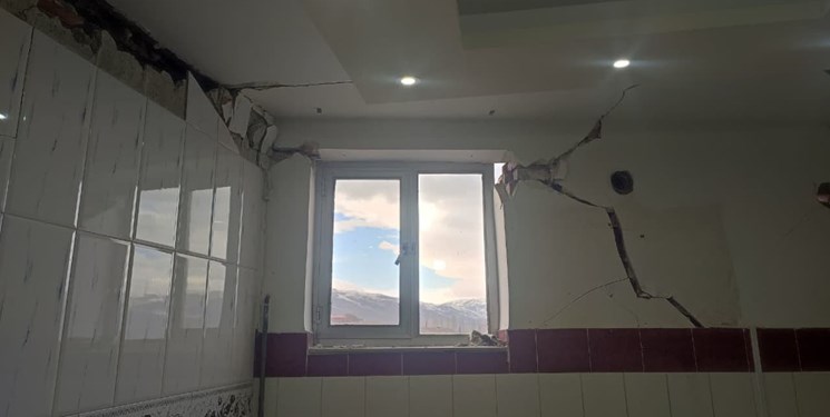 تسهیلات لازم برای بازسازی منازل زلزلهزده «اوز» پرداخت میشود