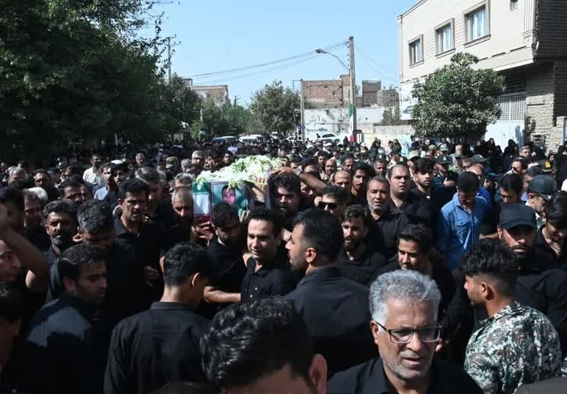 تشییع پیکر شهید حادثه تروریستی تفتان در کلاله/ پیکر شهید میرشکاری در گلزار شهدا آرام گرفت + تصاویر