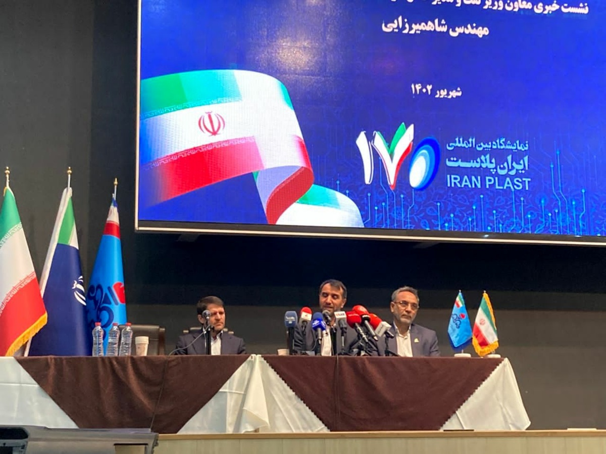 تولید ۵۵۰ گرید پتروشیمی در ایران/ حرکت به سمت زنجیره نهایی یک راهبرد تخلفناپذیر است