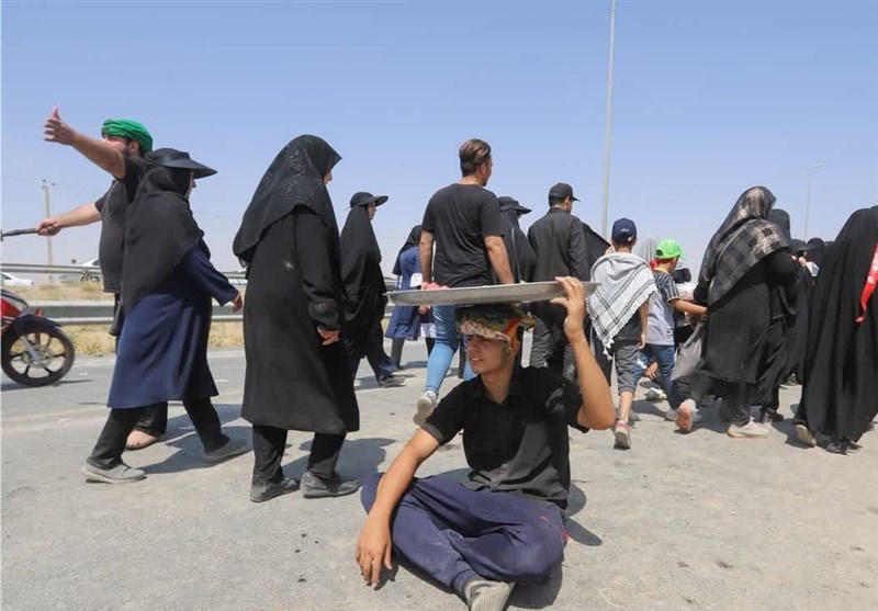 جاماندگان اربعین در سرزمین آفتاب/ پیادهروی ۱۲ کیلومتری تا حرم برادر امام رضا(ع) + تصاویر