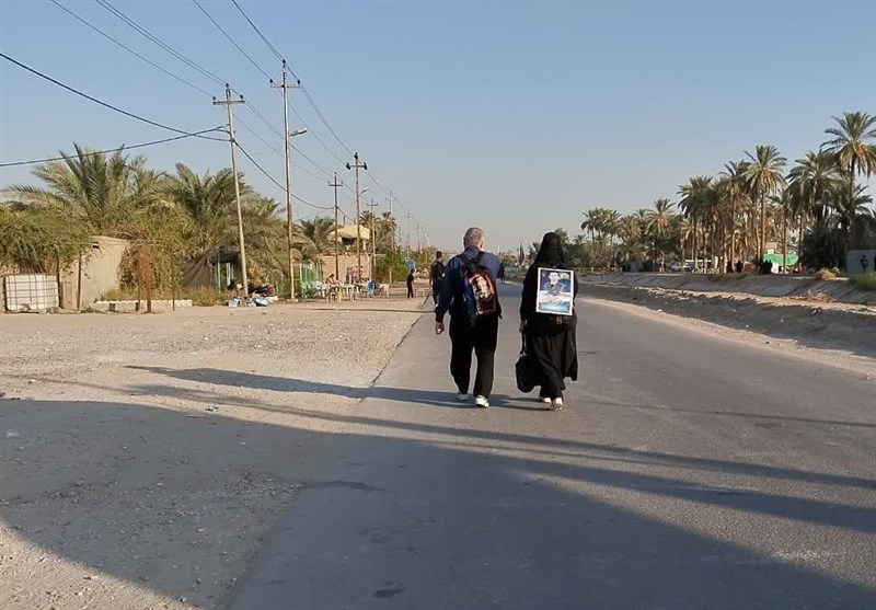 حضور پدر و مادر اولین شهید مدافع حرم ارتش در پیادهروی اربعین + فیلم