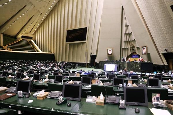 خلاصه مهمترین اخبار مجلس در ۲۹ شهریور؛ اجرای آزمایشی لایحه حجاب برای 3 سال/تقدیر از رئیسی