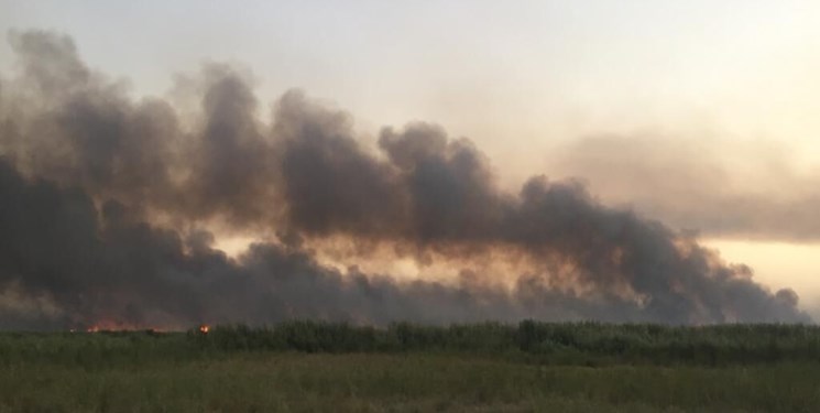 دود آتشسوزی تالاب هورالعظیم همچنان خوزستانیها را میآزارد