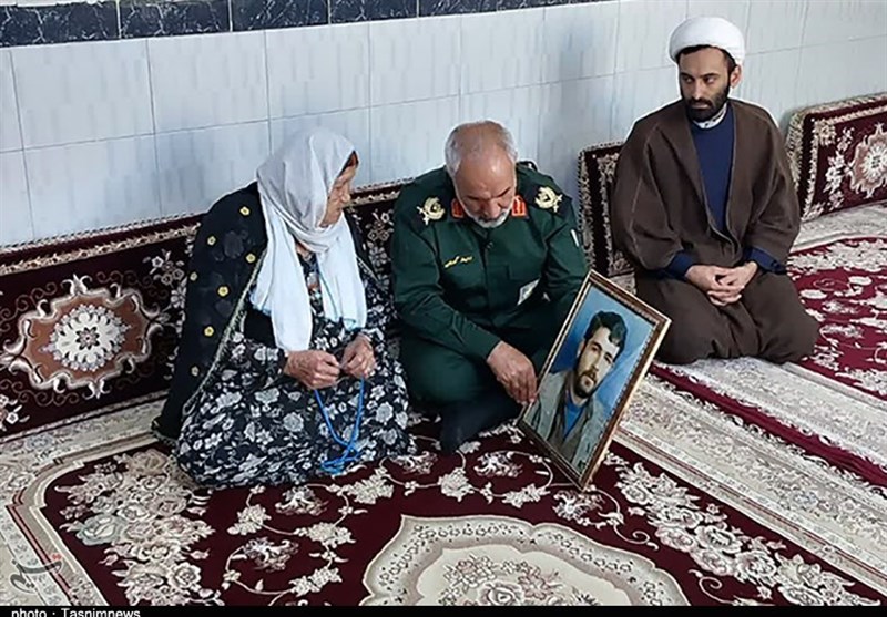 دیدار فرمانده سپاه کردستان با خانواده شهیدان روستای «دورود» سروآباد + تصاویر