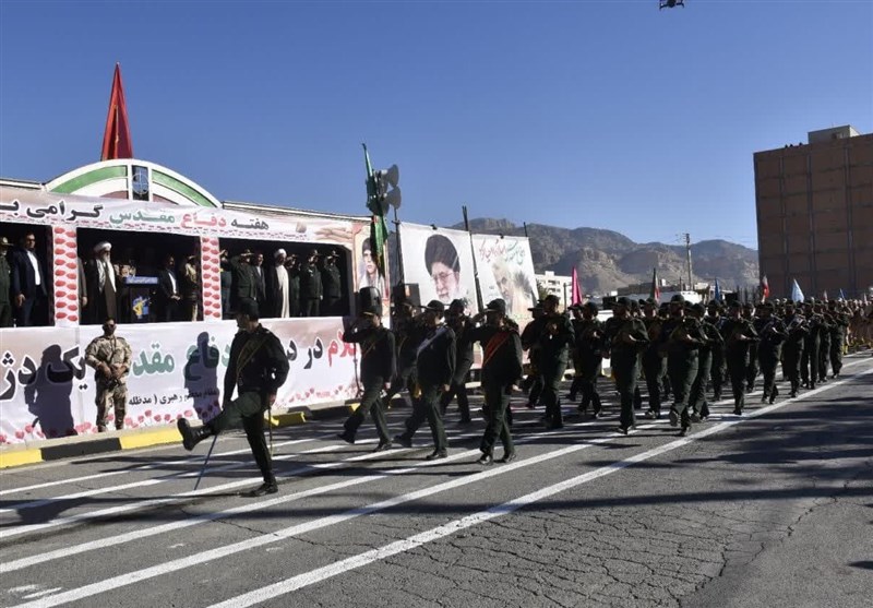 رژه نیروهای مسلح در ساری برگزار شد