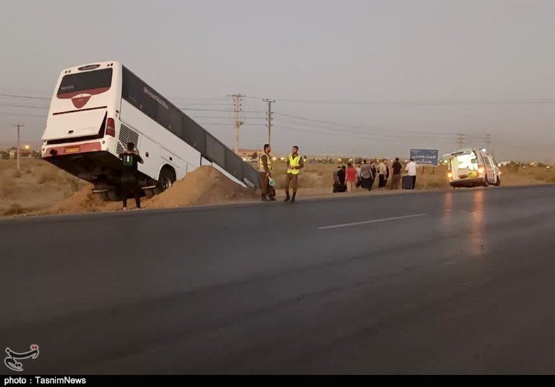 سقوط یک دستگاه اتوبوس در ایوانکی با ۲۸ مصدوم + تصویر